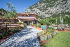 Farmhouse with internal parking Lake Garda